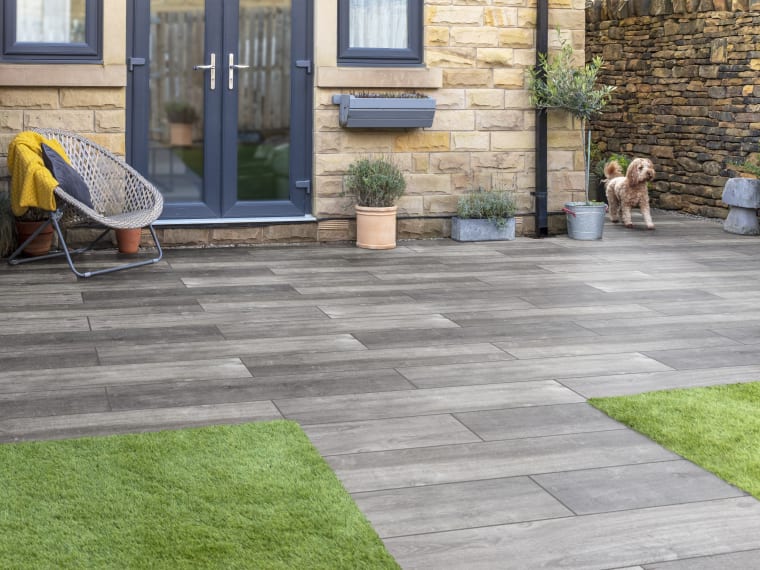 A Guide to Choosing the Best Patio Slabs for Your Outdoor Space