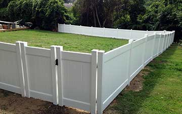 Liberty Vinyl Privacy Fence distributor and contractor in .