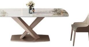 Elegant Extendable Dining Table: Versatile & Stylish